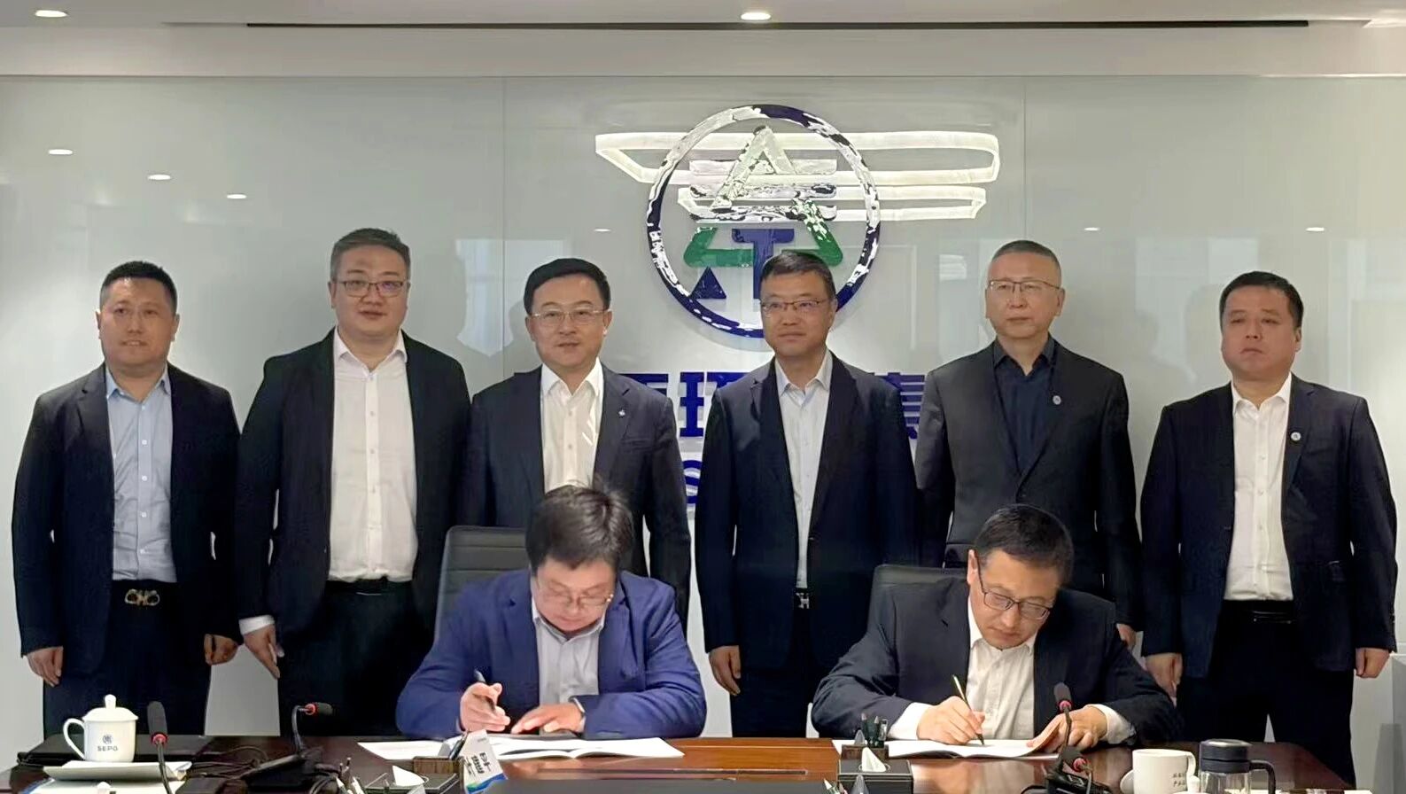 陕西3868la银河总站集团与上海电气输配电集团座谈互换